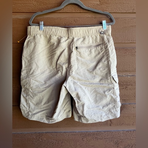 The North Face men’s 5 mesh lined pockets cargo shorts. Waist size 36. EUC - Picture 6 of 16